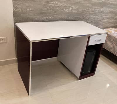 Premium Computer/ study table in glossy finish