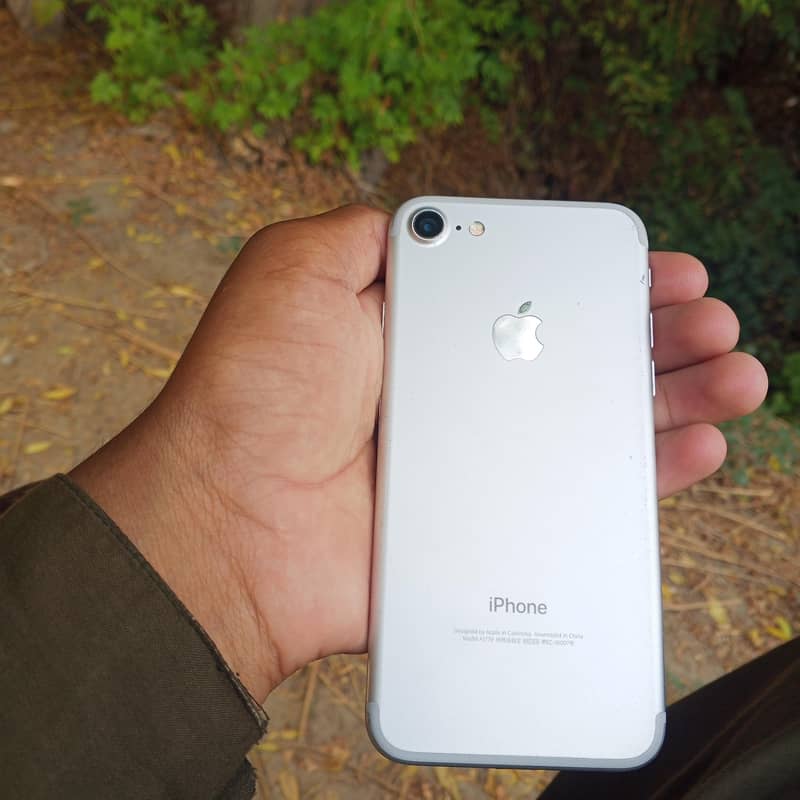 Apple iPhone 7 2