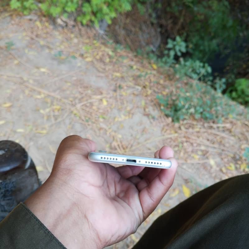 Apple iPhone 7 3