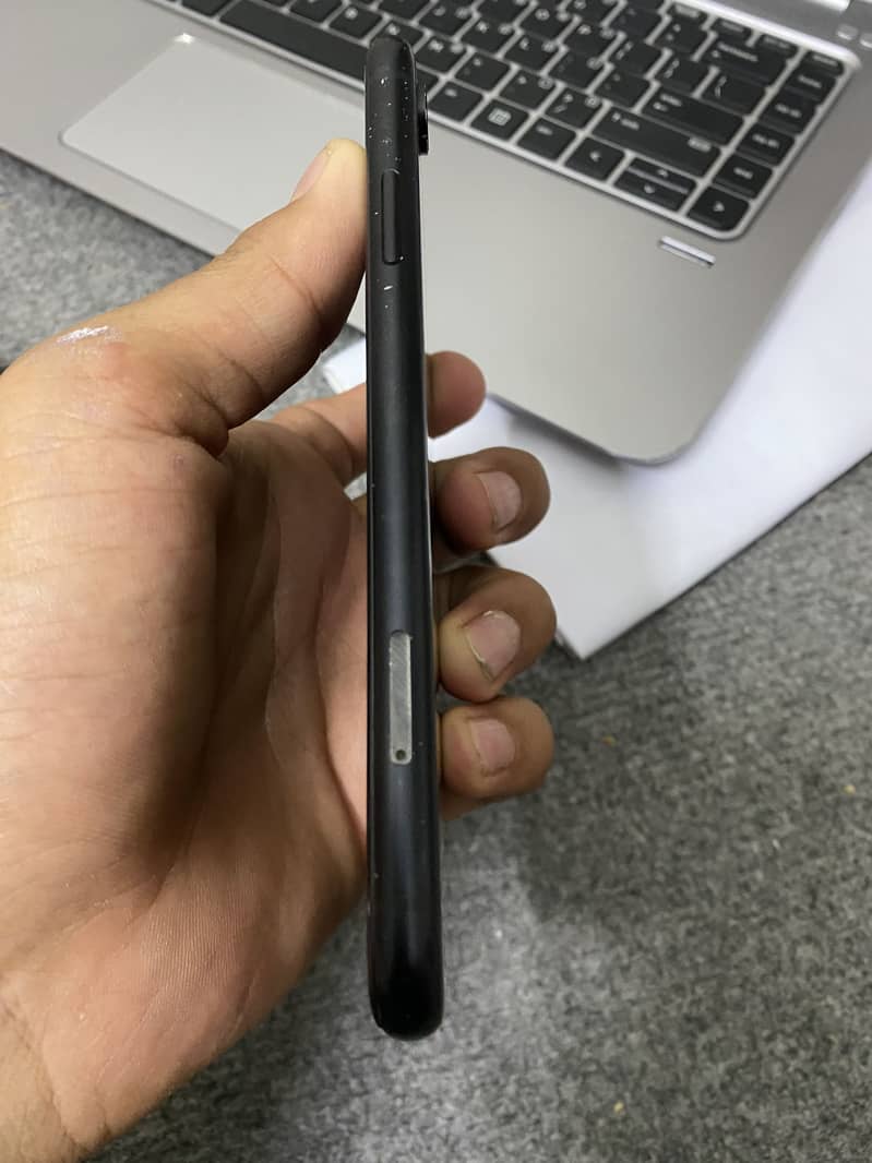 Apple iPhone XR 4