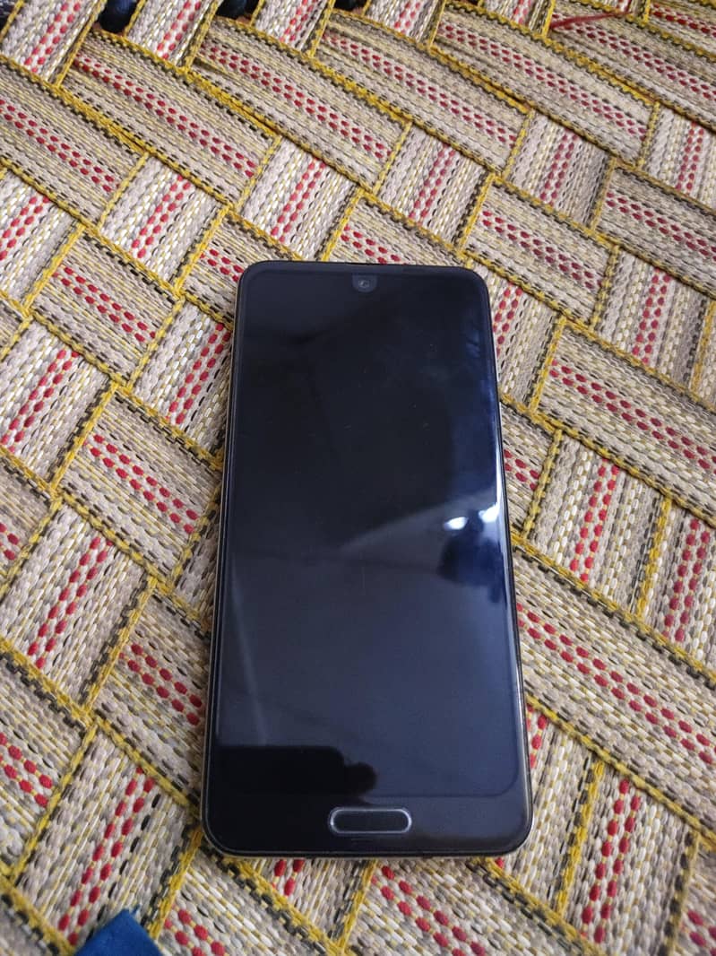 Sharp Aquos R2 0