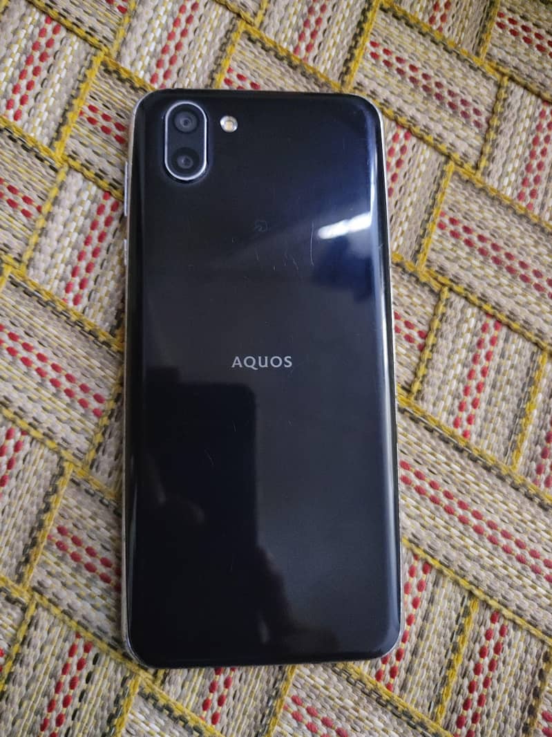 Sharp Aquos R2 1