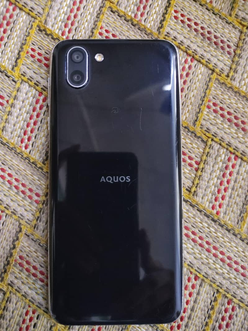 Sharp Aquos R2 3