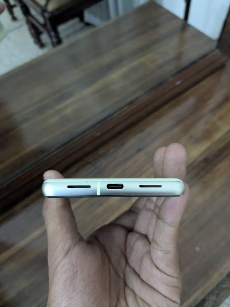 Google Pixel 7a 5
