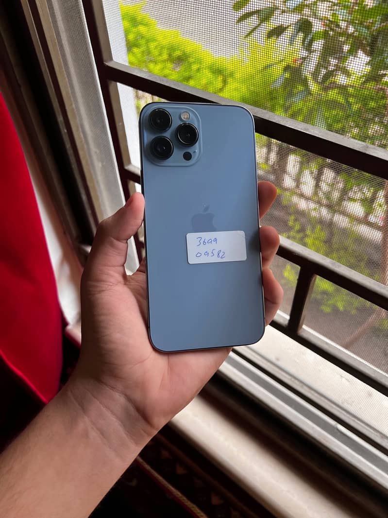 Apple iPhone 13 Pro Max 0