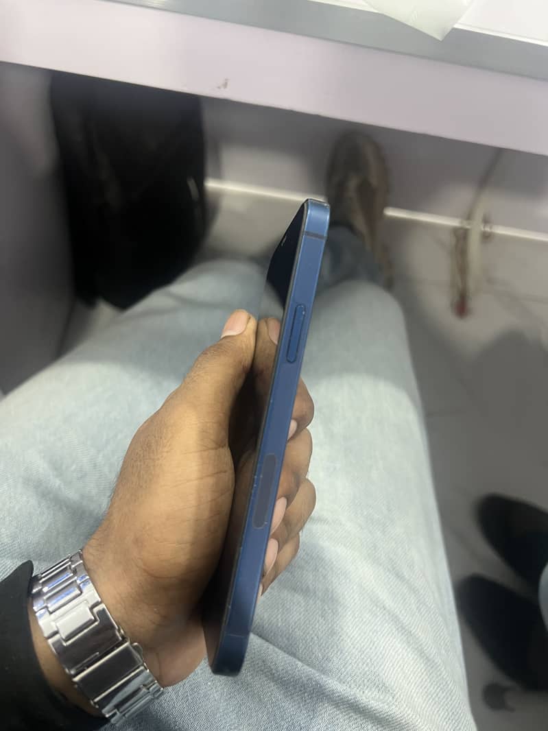 Apple iPhone 12 1