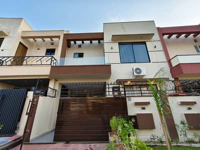 5 mrla slightly used owner built house for sale in Bahria town phase 8