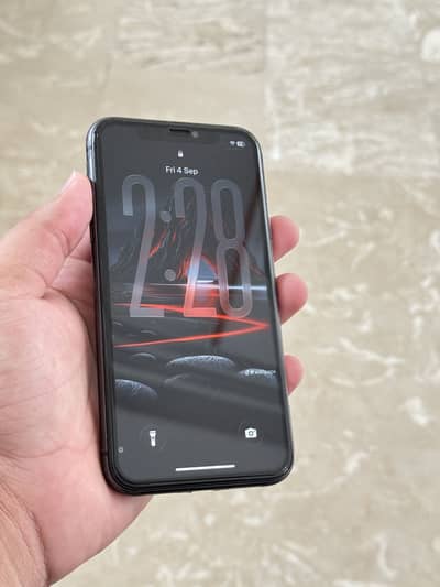 Apple iPhone 11, 64 GB, 86 bettery health 10/9.5 condition with box