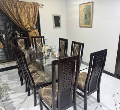 8 chairs dining table.