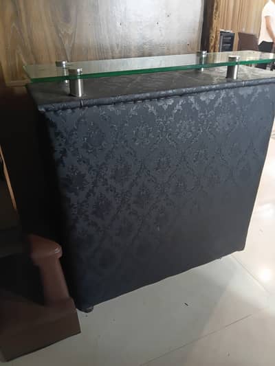 Reception counter reception table