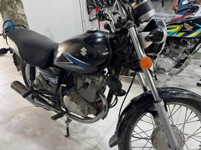 Suzuki GS 150 2015
