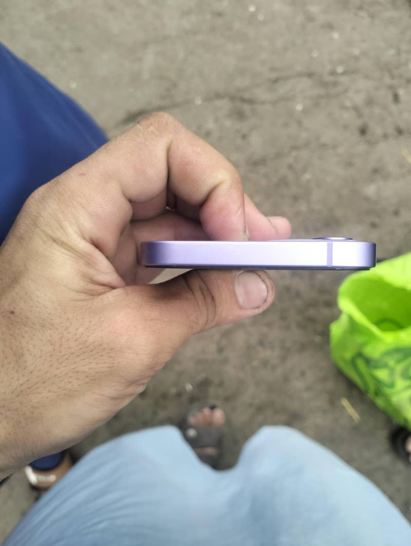 Apple iPhone 12 4