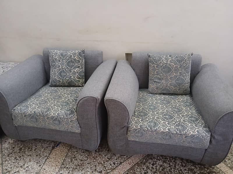table and sofa set 0