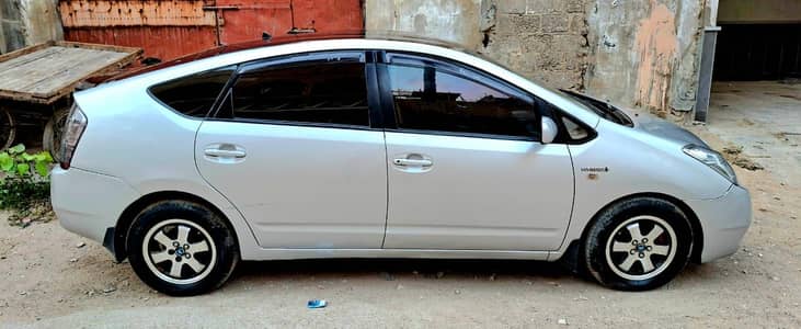 Toyota Prius 2010 phone no 03212353294