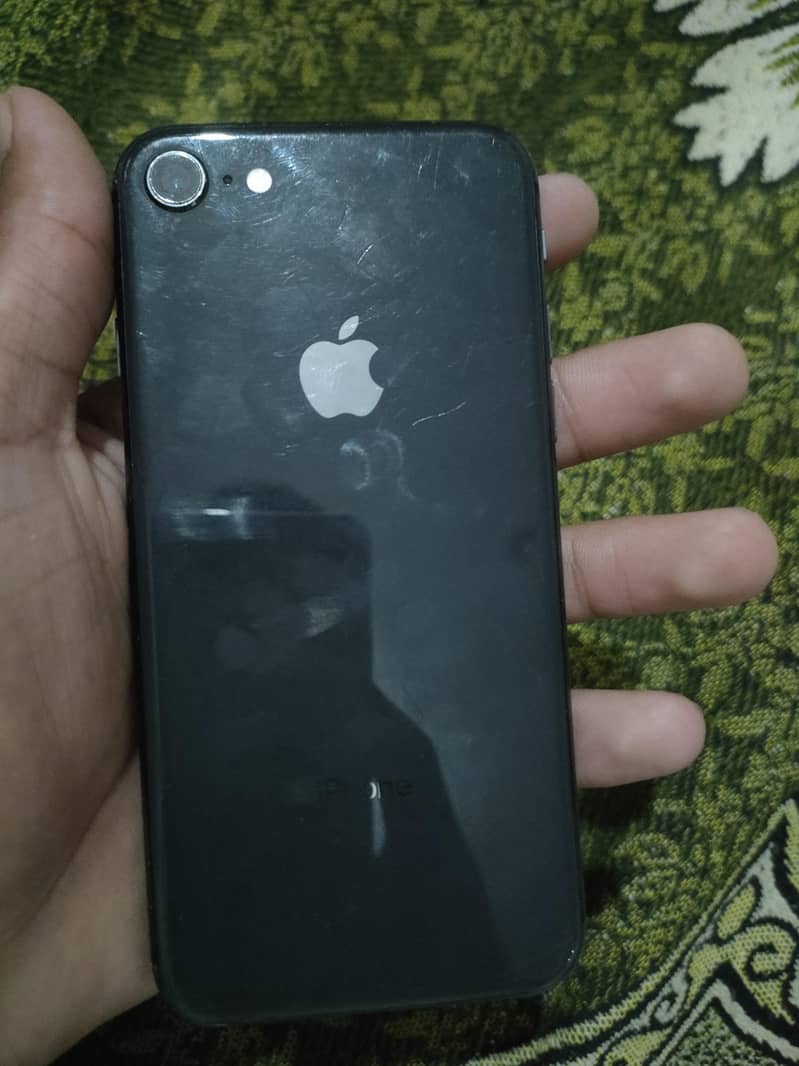 Apple iPhone 8 1