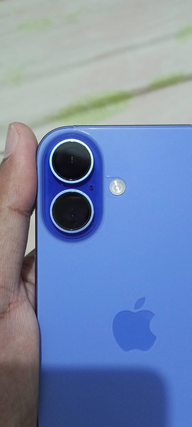 Apple iPhone 16 4