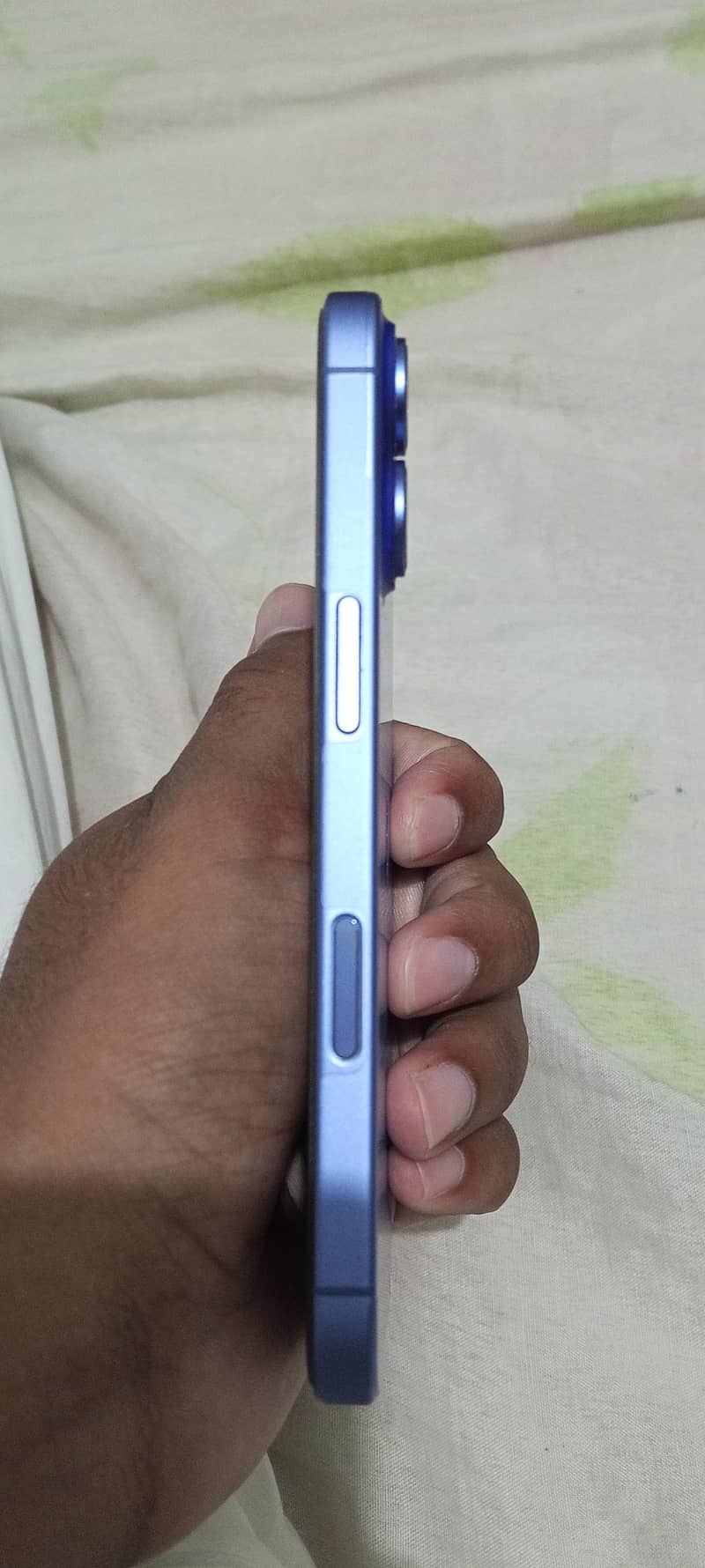 Apple iPhone 16 6
