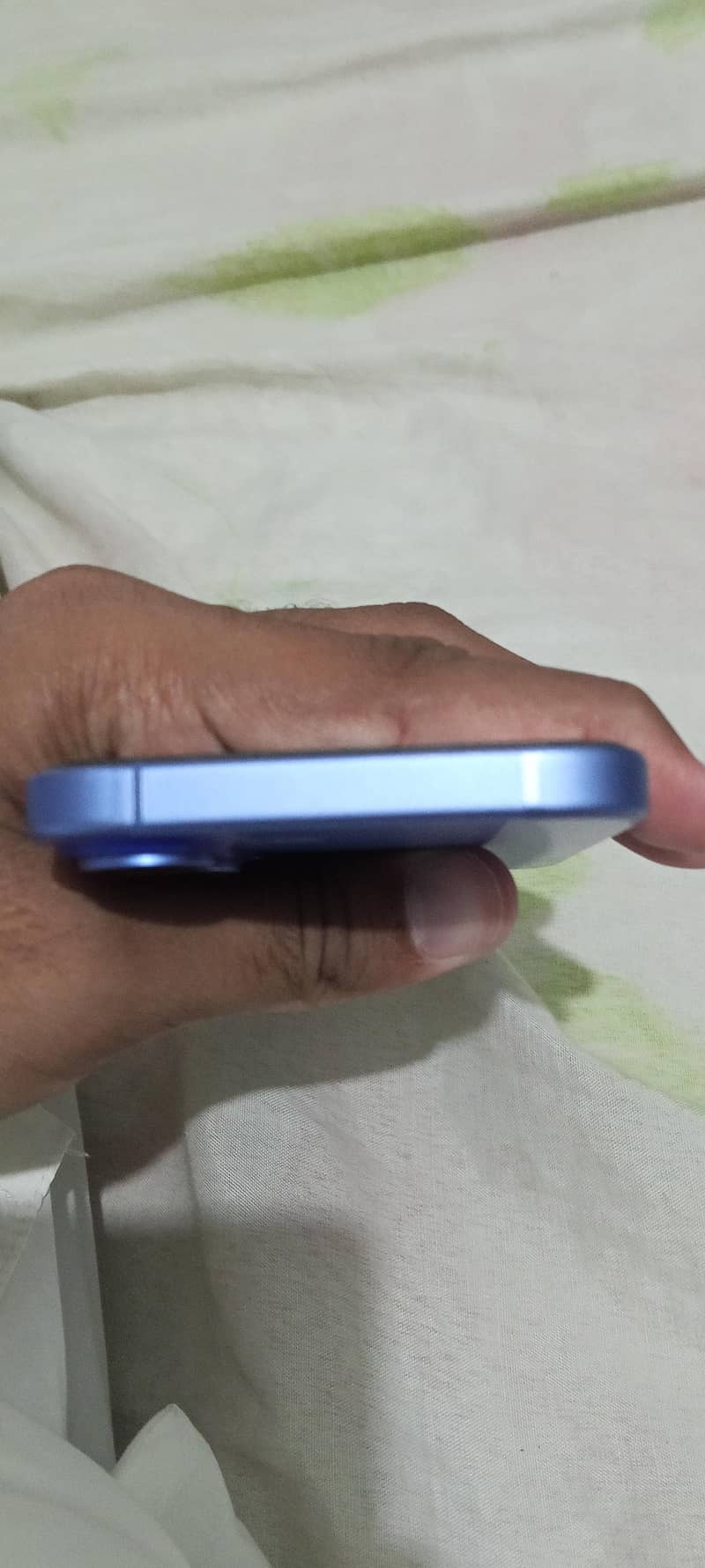 Apple iPhone 16 7