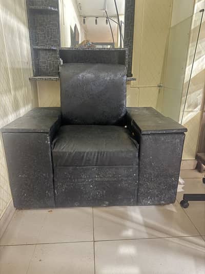 Manicure sofa