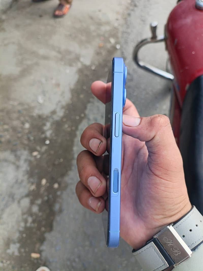 Apple iPhone 16 0