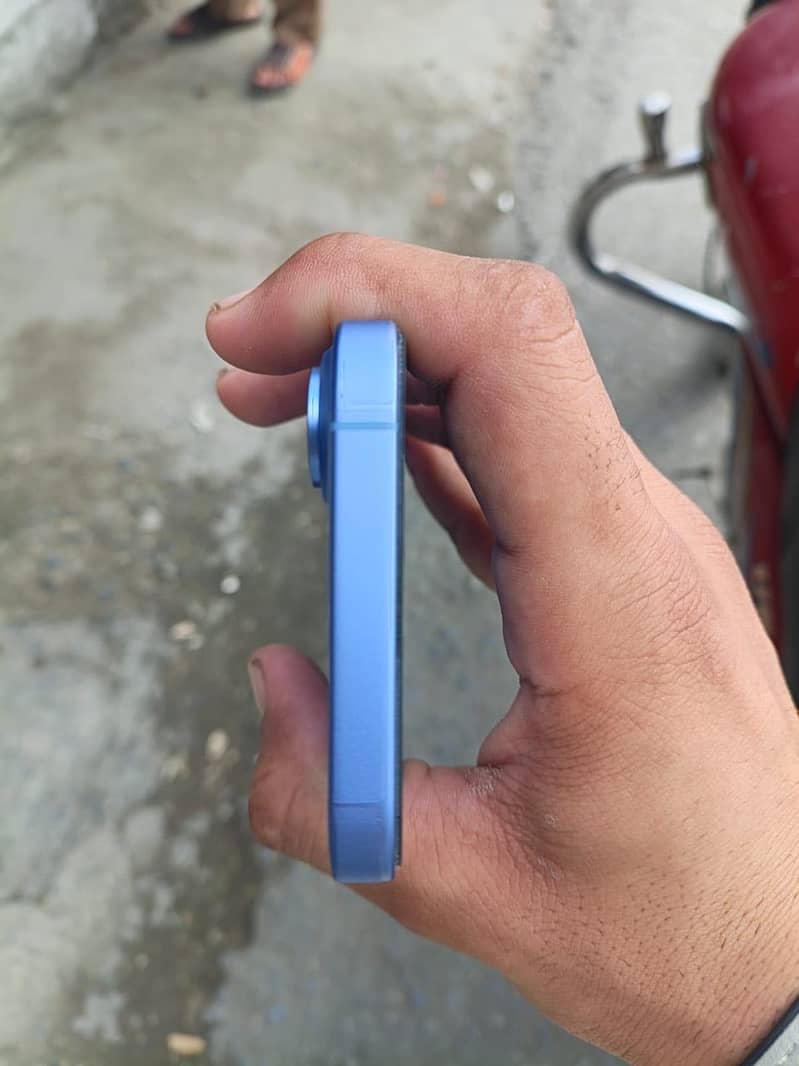 Apple iPhone 16 1