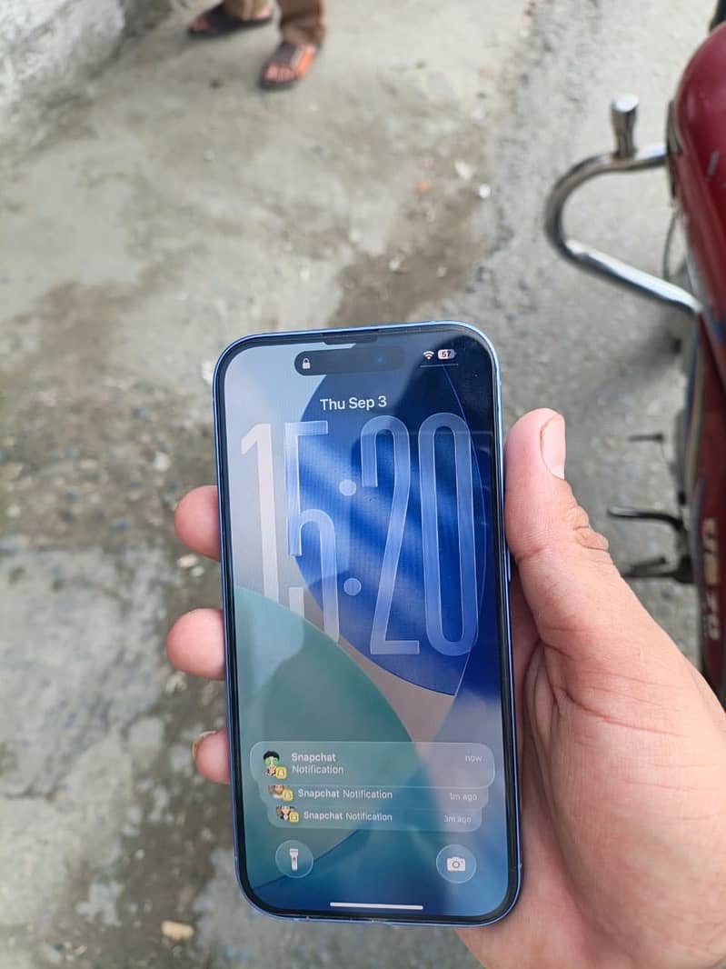 Apple iPhone 16 3