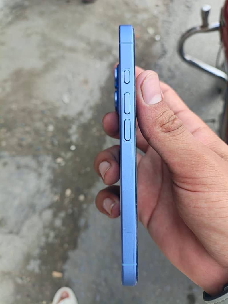 Apple iPhone 16 5