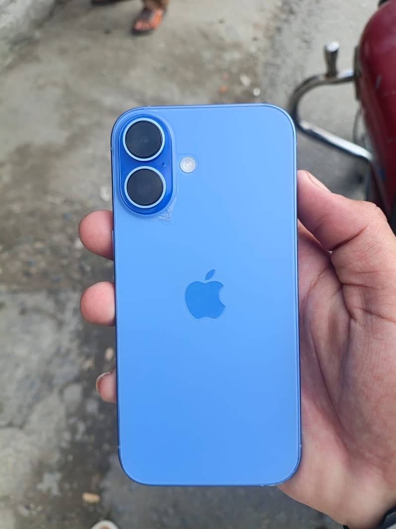 Apple iPhone 16 6