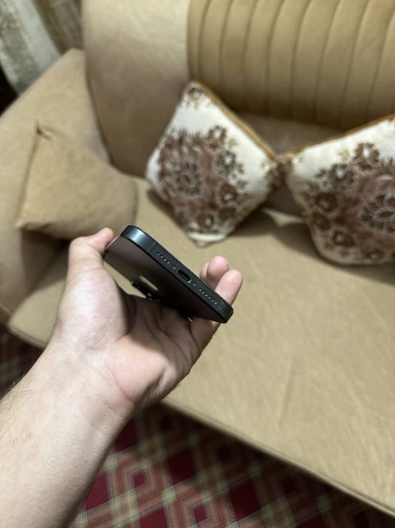 Apple iPhone 15 Pro Max 6