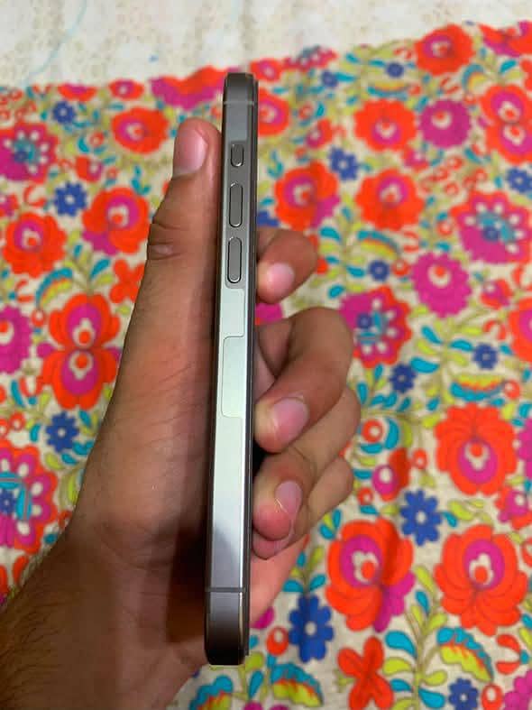 Apple iPhone 15 Pro 4