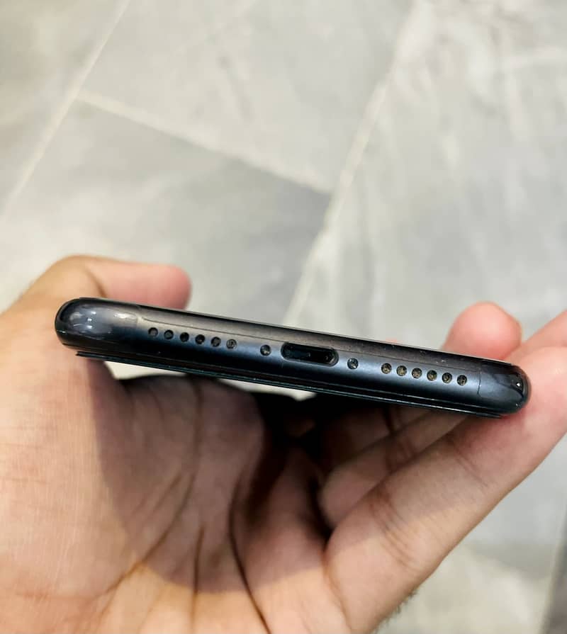 Apple iPhone 11 3
