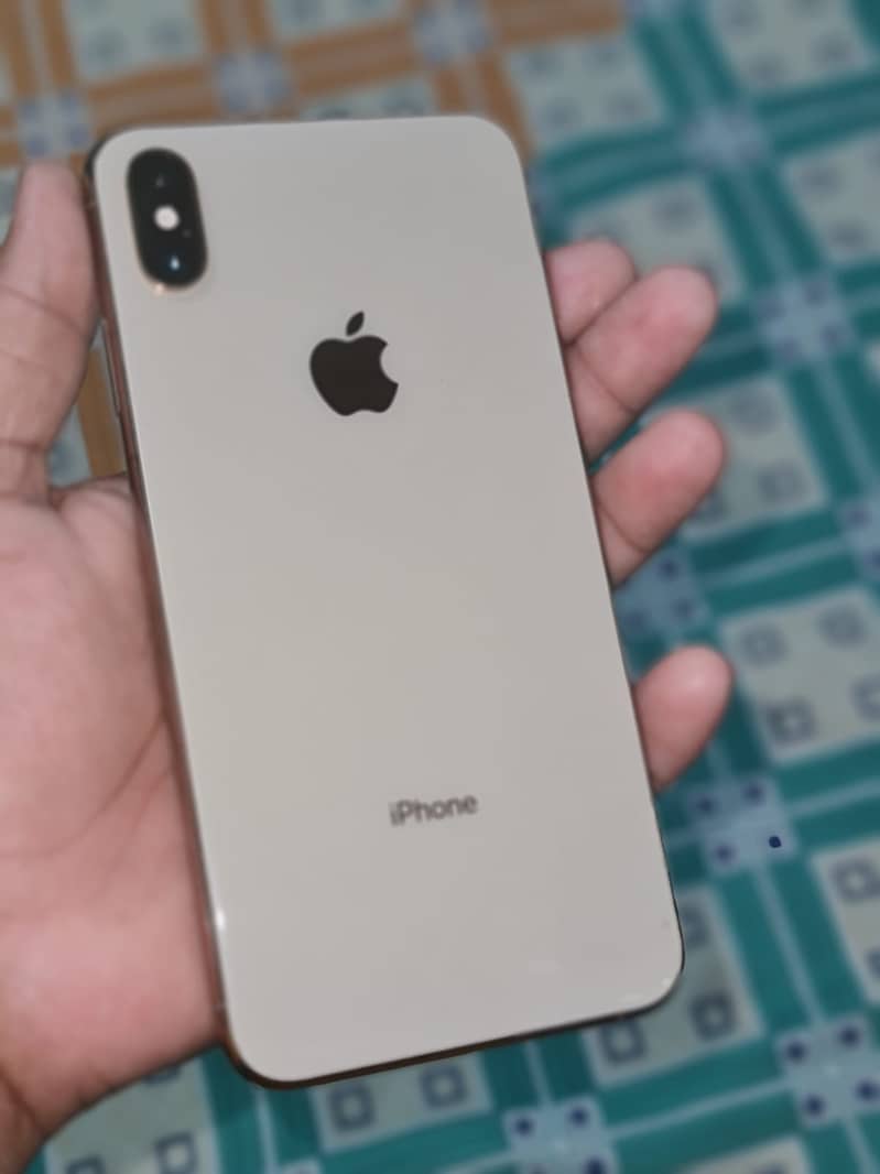 Apple iPhone XS Max 3