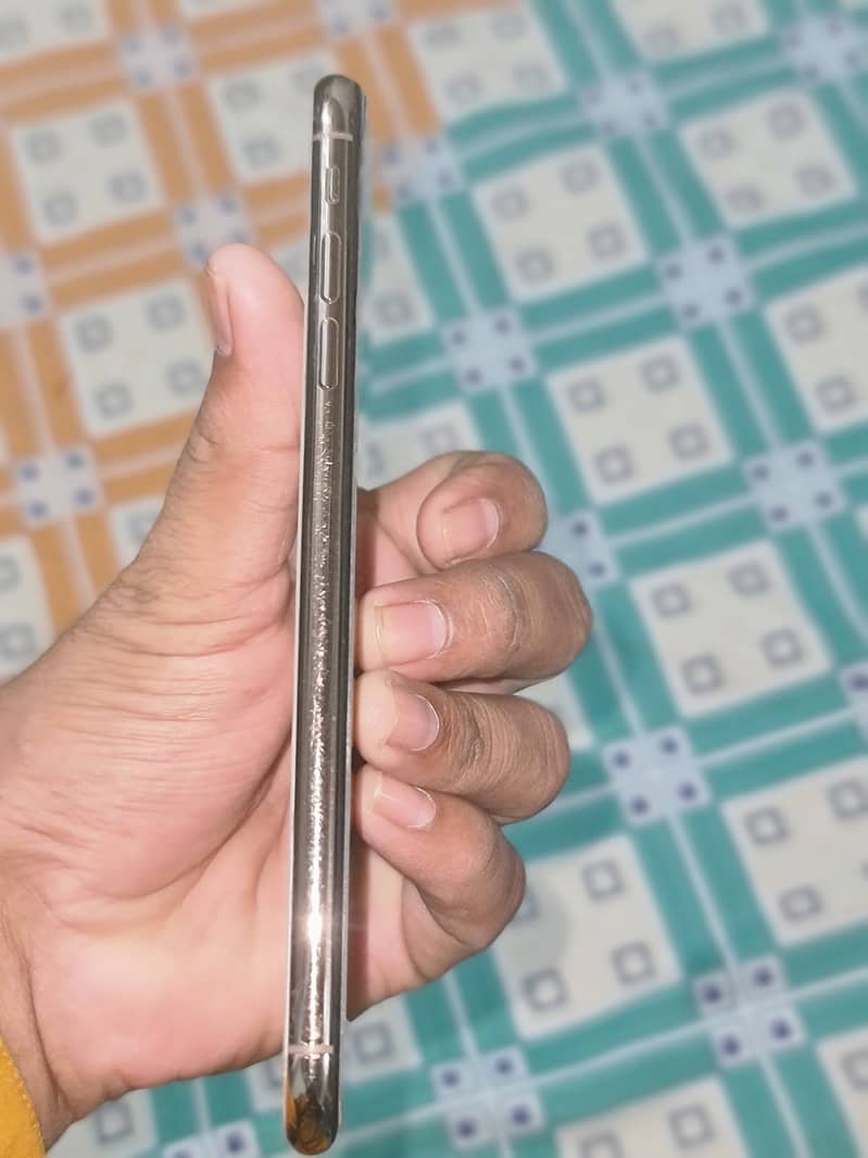 Apple iPhone XS Max 5