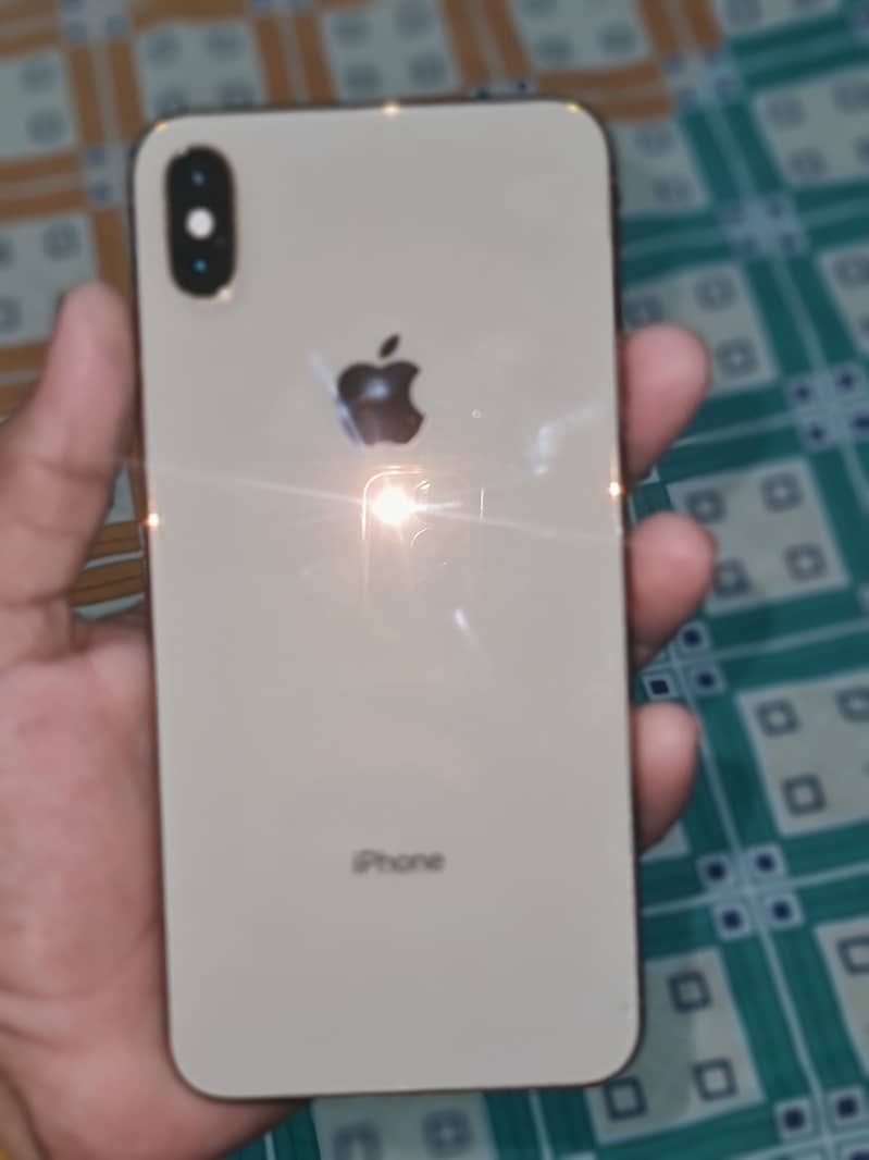 Apple iPhone XS Max 7