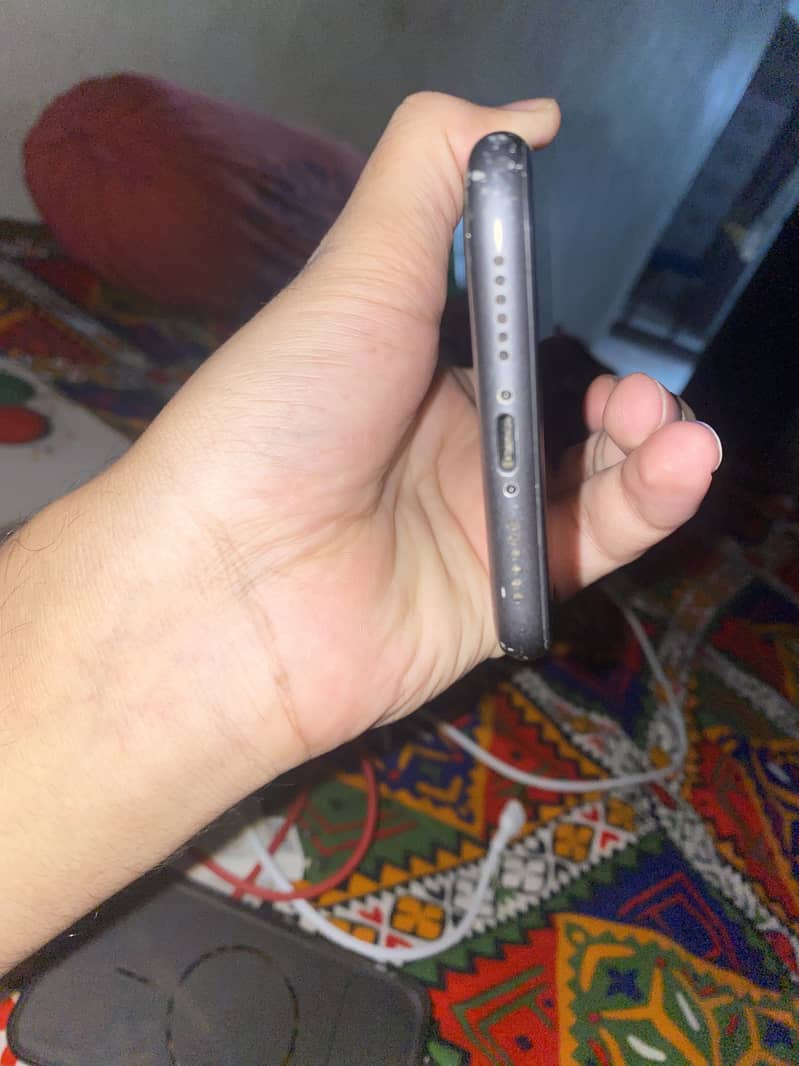 Apple iPhone 11 0