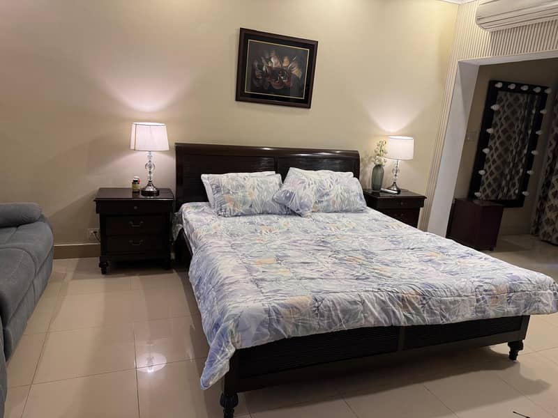 King size bed 1