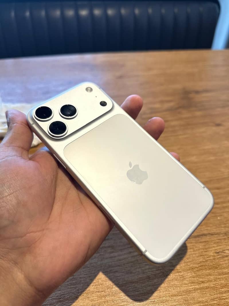 Apple iPhone 17 Pro Max 0