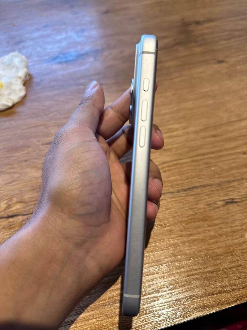 Apple iPhone 17 Pro Max 2