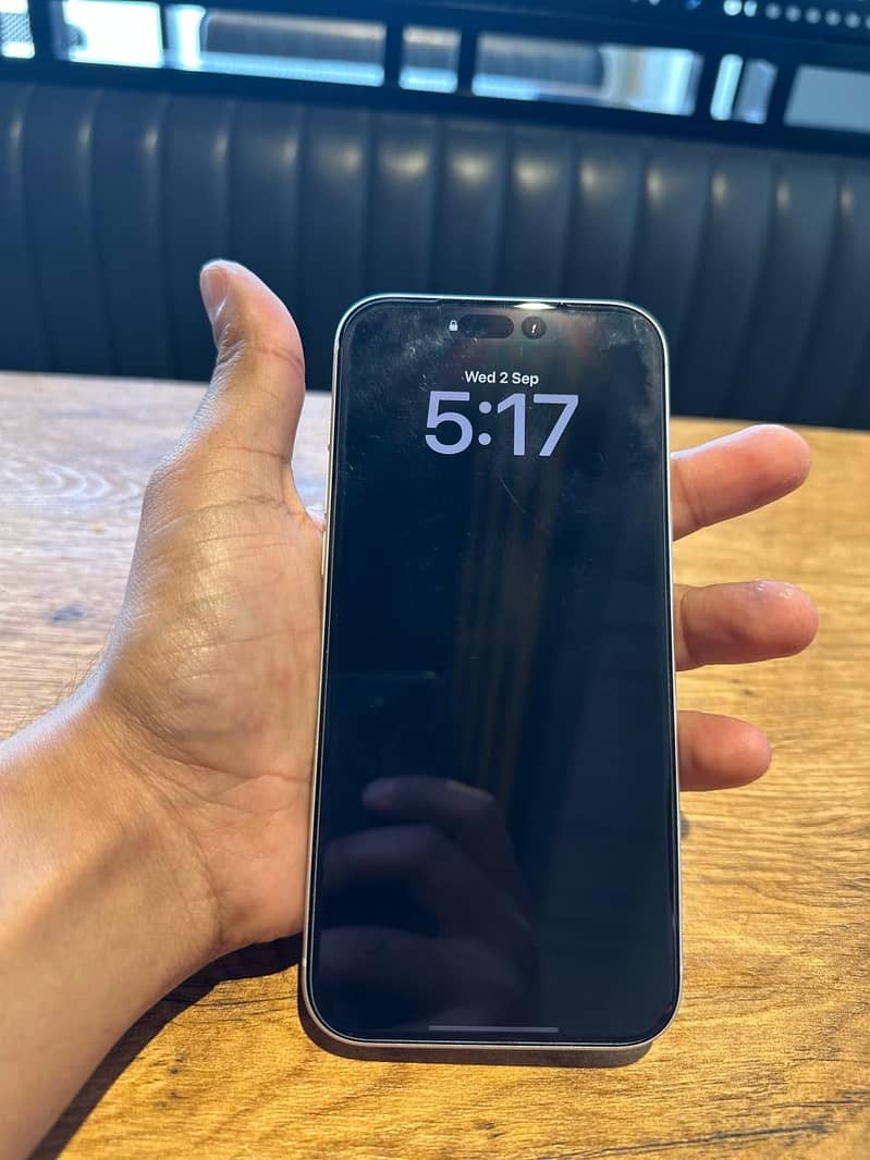 Apple iPhone 17 Pro Max 4
