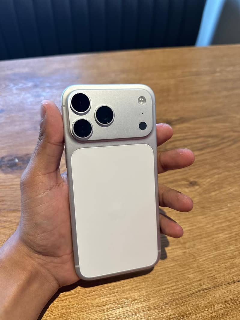 Apple iPhone 17 Pro Max 7
