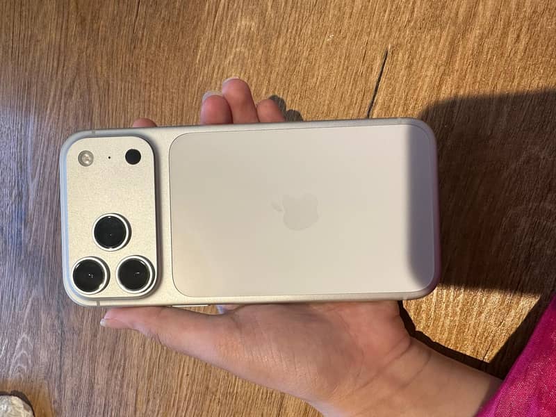 Apple iPhone 17 Pro Max 9