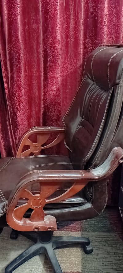 gaming chair. good condition.