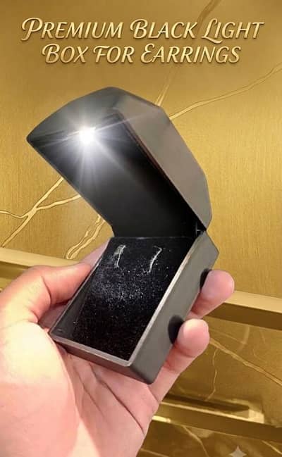 BLACK EARNING LIGHT BOX