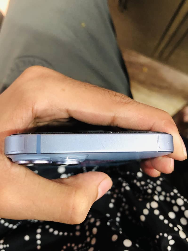Apple iPhone 14 3