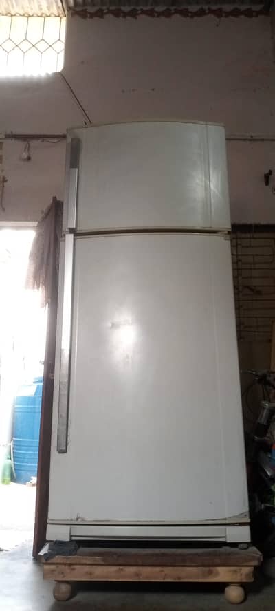 Dawlance fridge jumbo size urgent sale karna he fridge ma koai kam nhi