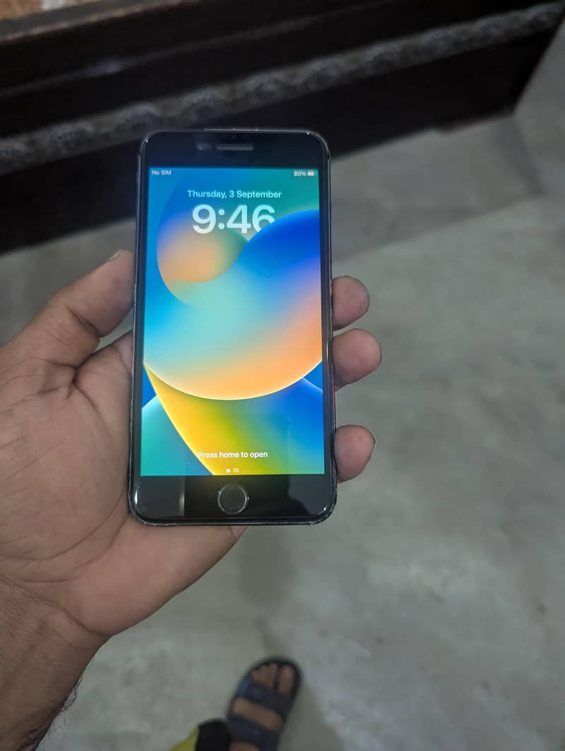Apple iPhone 8 plus 0