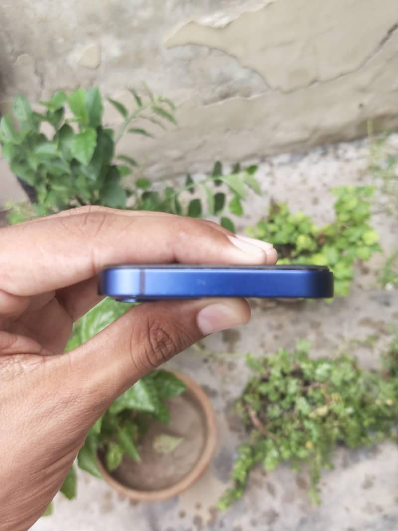 Apple iPhone 12 mini 4