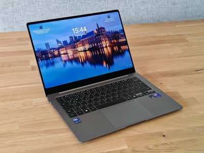 Samsung Galaxy Book5 Pro | Ultra 7 Series 2 | 16GB/512GB | Touch 120Hz