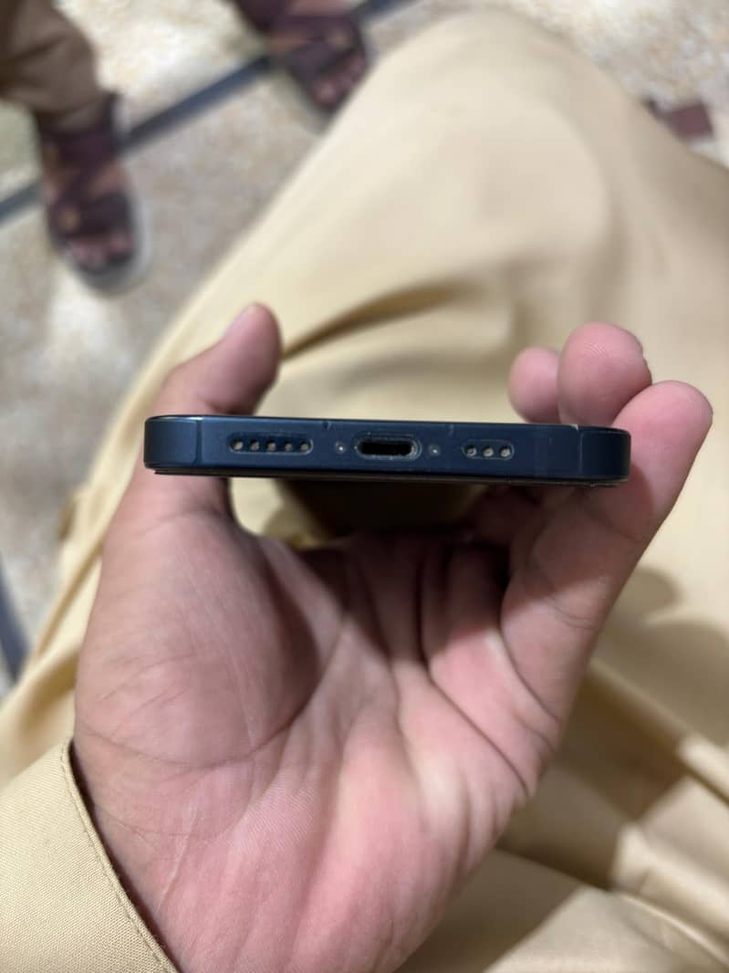 Apple iPhone 13 5
