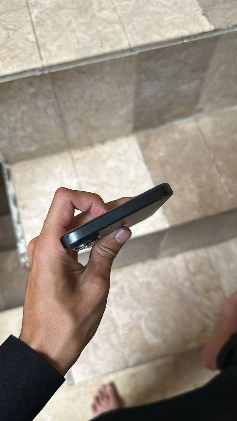 Apple iPhone 16 Plus 0